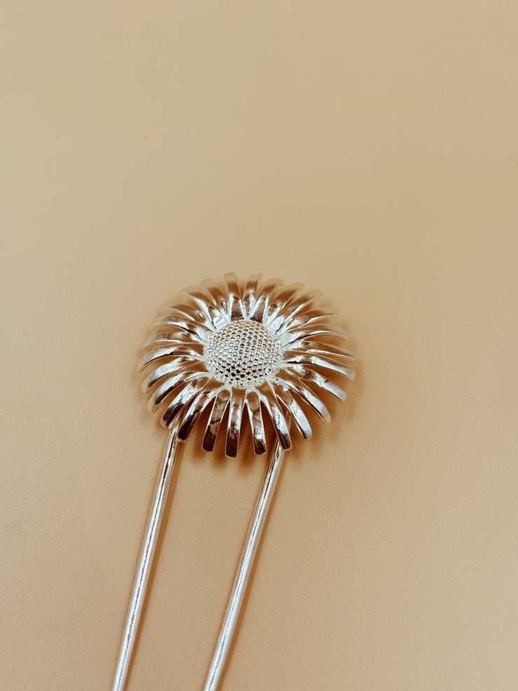 Medium Daisy Hair Fork in Silver Tone