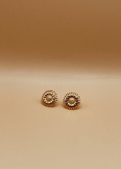 Small Tender Daisy Studs