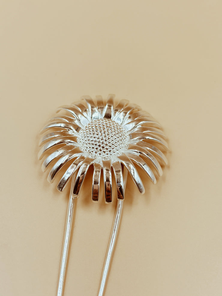 Big Daisy Hair Fork in Silver Tone