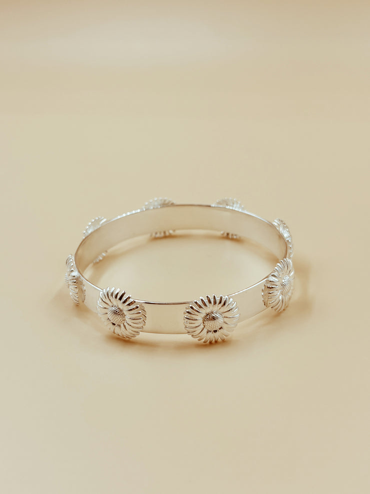 Enchanted Daisy Bangle in Silver Tone