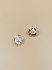 Tender Daisy Studs in Silver Tone