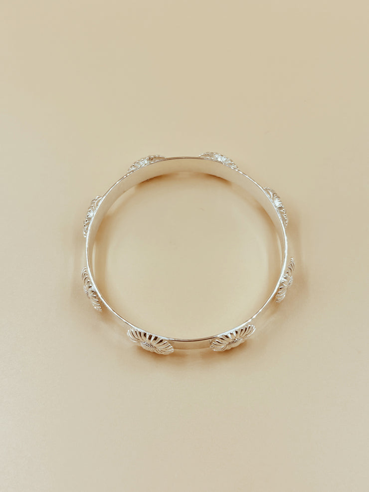 Enchanted Daisy Bangle in Silver Tone