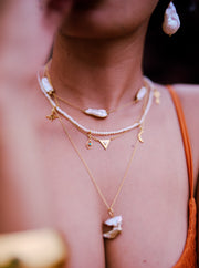 Mist Pearl Petal Choker Necklace
