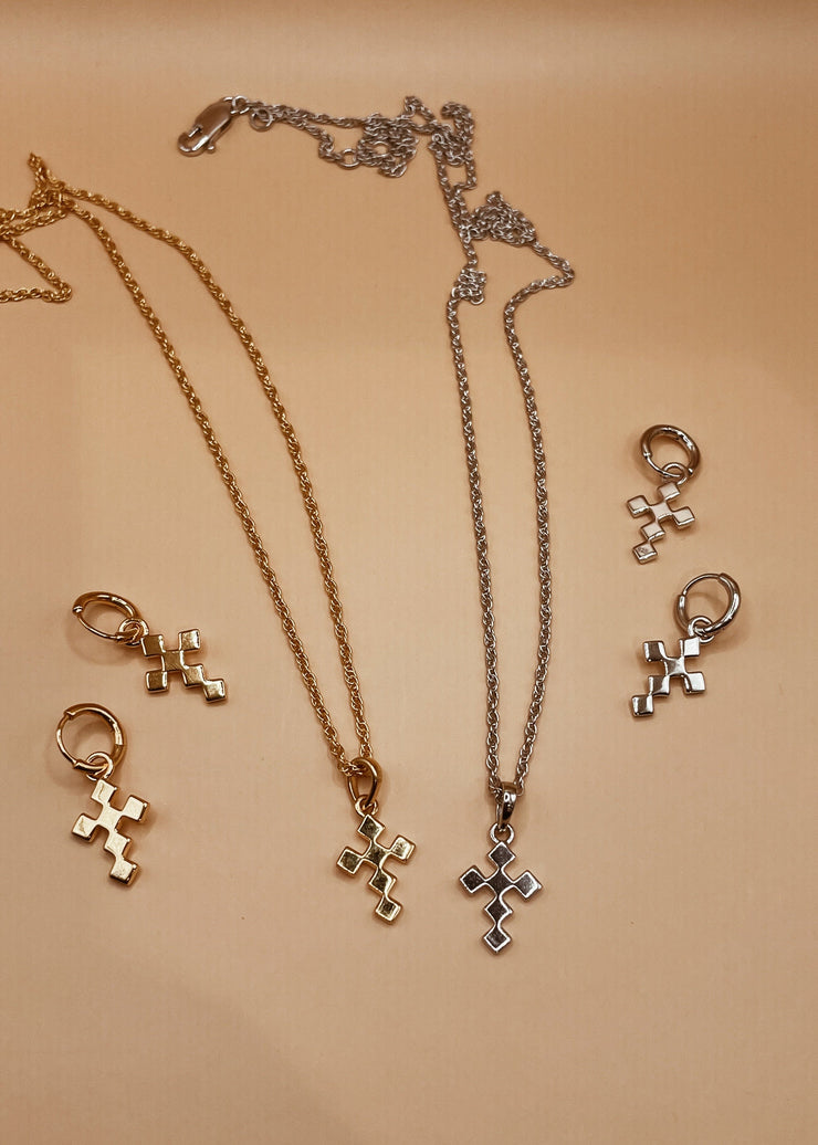 Mini Dori Cross Necklace in Gold