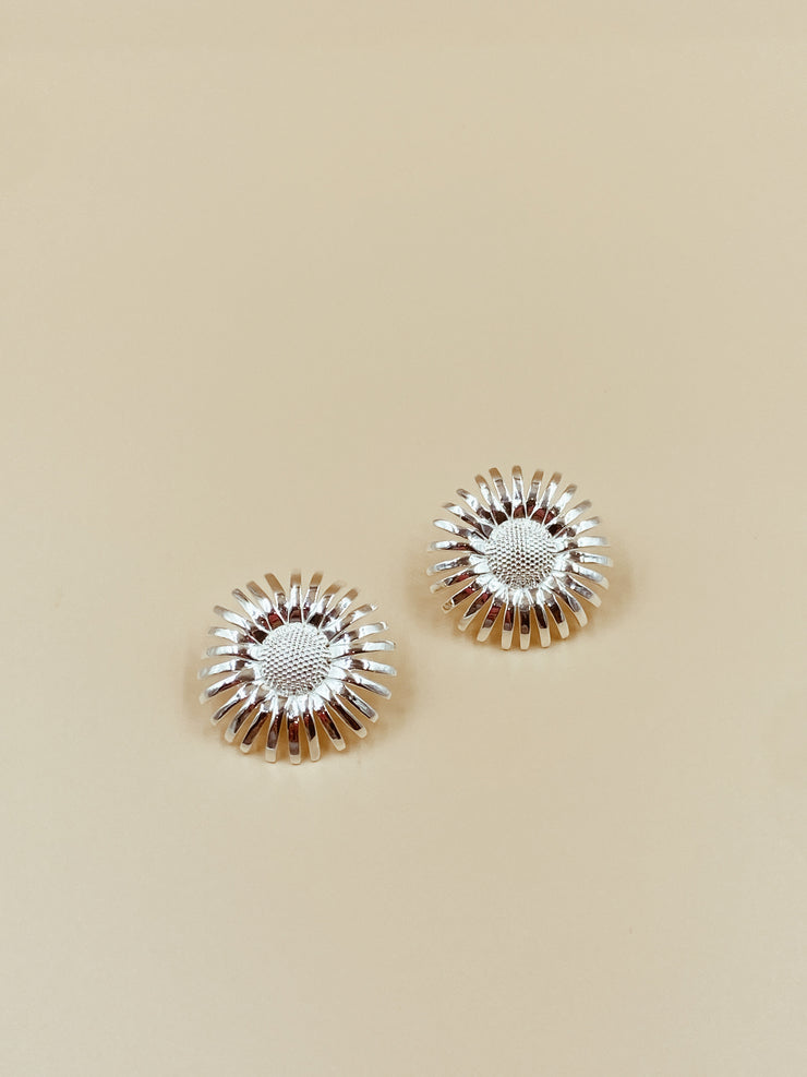 Tender Daisy Studs in Silver Tone