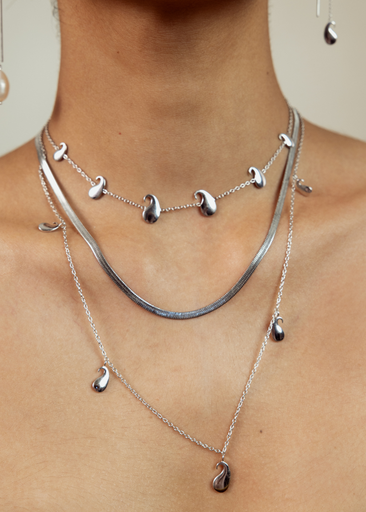 Posse Of Paisleys Necklace in Silver tone