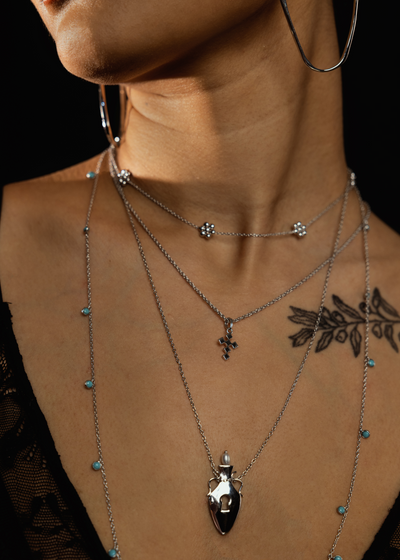 Puvvu Choker in Silver tone