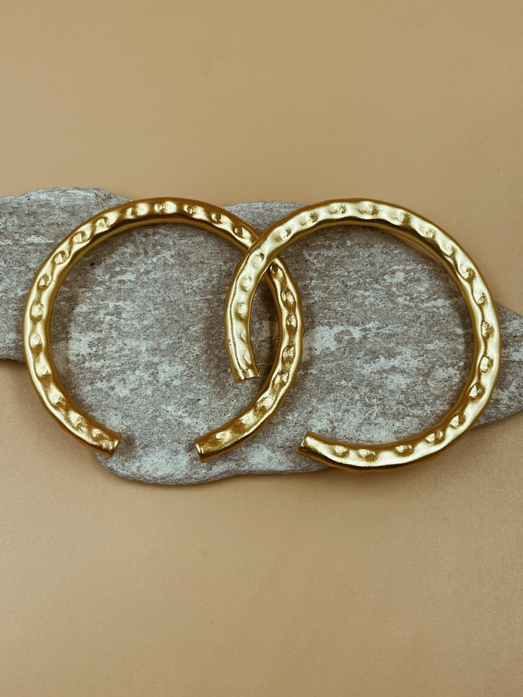Lightly hammered brass with ( one ) 1 micron gold plating, 90s inspired gold bangles/cuffs. Unisex bangles, that can be worn single or stacked. Designed in Goa, Handcrafted in Jaipur. Available in silver plated as well. 