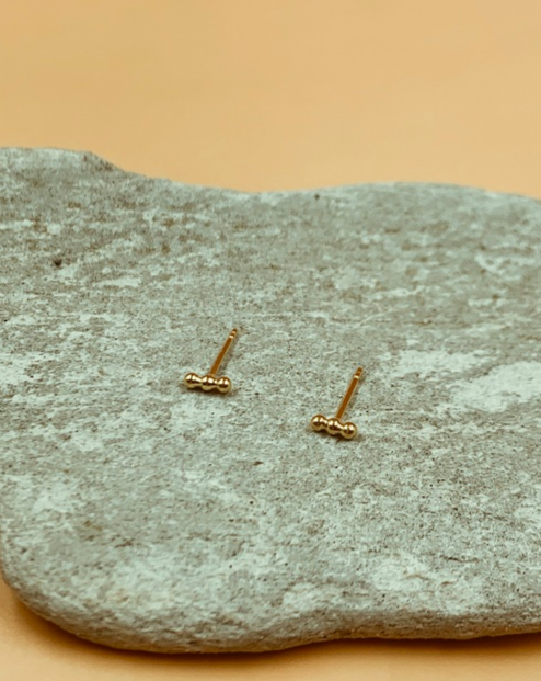 Mie Family Dotted Bar Studs | 18kt Solid Gold