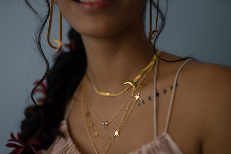 Ileana D'Cruz in Starburst Brass Necklace