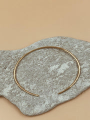 Essential Transit Wire Thin Gold Cuff | 18kt Solid Gold